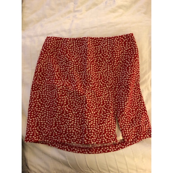 Red Slim Fit Medium Skirt - Picture 2 of 3
